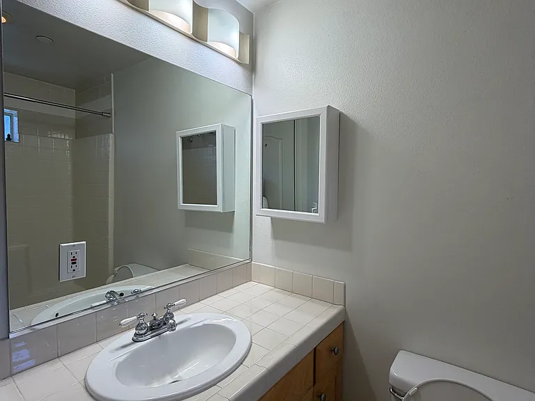 423 E Providencia Ave #105 — Photo 12