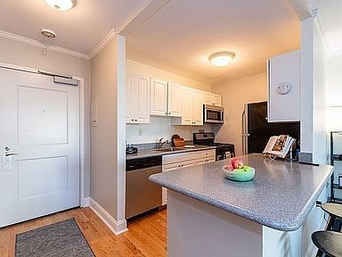 8 Whittier Pl APT 16D, Boston, MA 02114 | Zillow