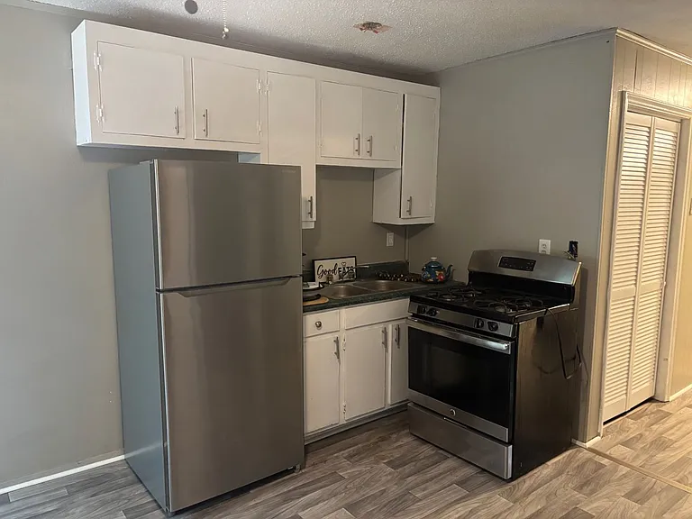 1109 & 1105 N Ransom St — Photo 1