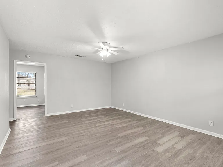 7938 Snowden St — Photo 5