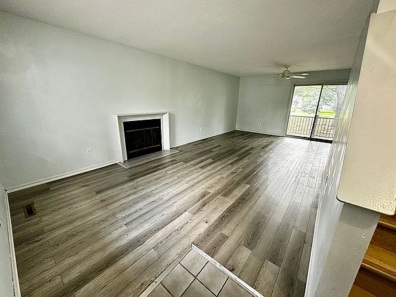 4th image of 901 Briarwood Ct Unit 901
