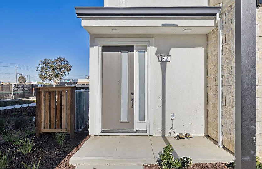 Ideal corner lot location