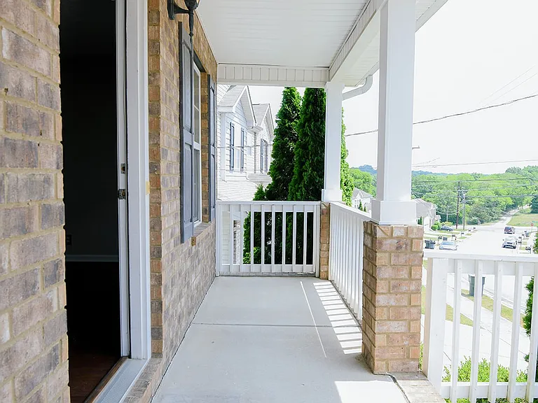 132 Tulip Grove Point — Photo 2