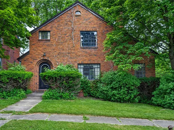 307 Demong Dr, Syracuse, NY 13214