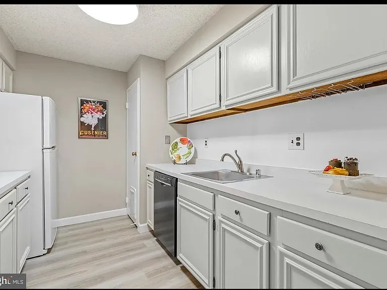 5300 Holmes Run Pkwy #319 — Photo 11