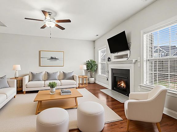 4th image of 701 Laurel Spring Dr