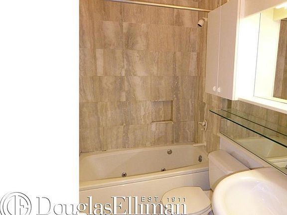 3rd image of 157 E 32nd St APT 15A