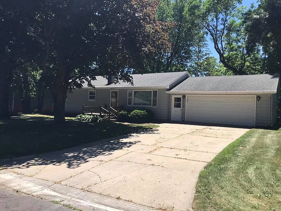 2nd image of 809 8th Ave NW
