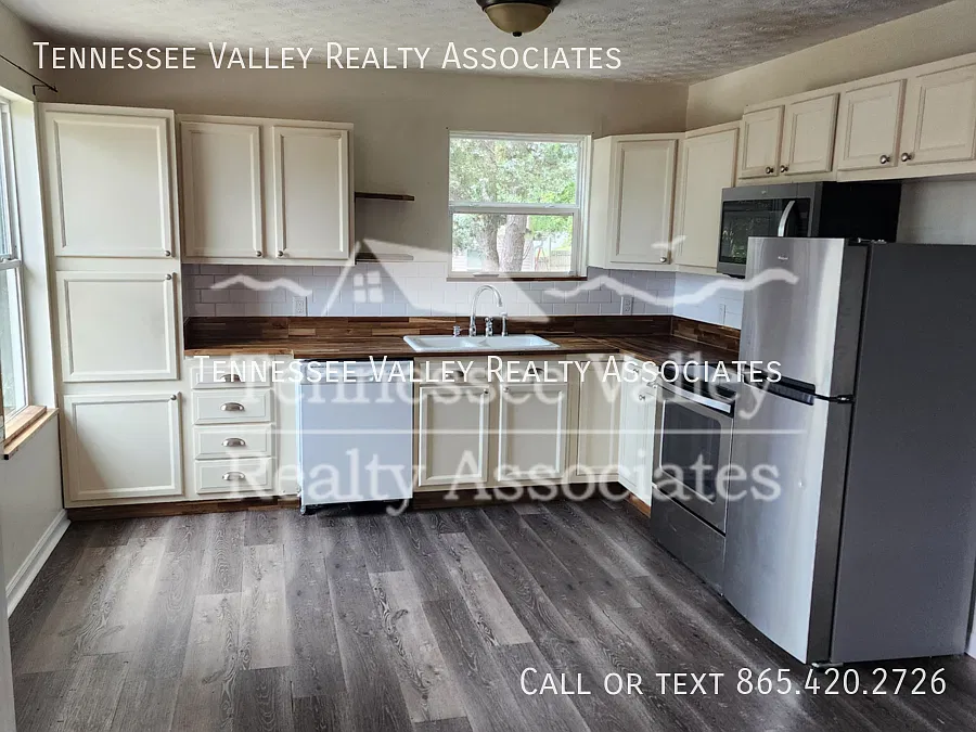 Charming 2-Bedroom, 2-Bath Home Just Minutes from Downtown and Interstates! — Photo 2