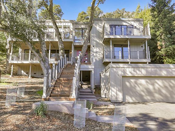 4th image of 7 Bayberry St