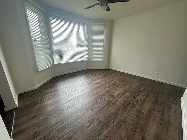 507 Bay St — Photo 7