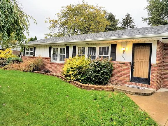3rd image of 2401 Fountain Ln