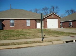 805 Meadowlands Dr, Centerton, AR 72719