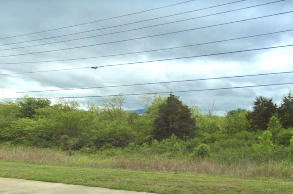 2nd image of 1376 Winfield Dunn Pkwy