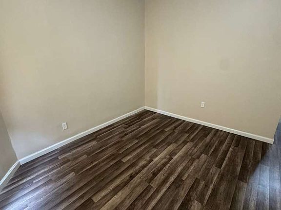 4th image of 299 10th Ave Floor 1