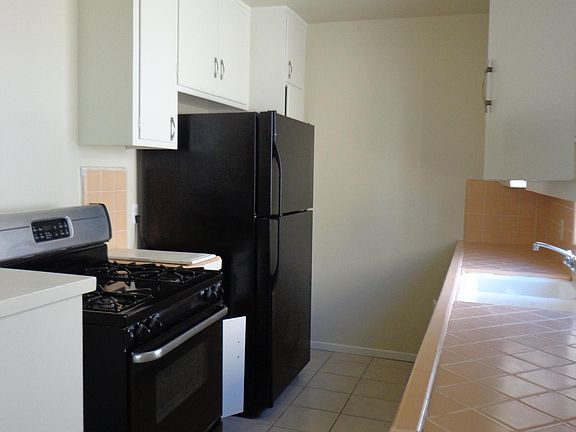 3rd image of 723 E 6th St APT K