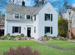 10 Longview Pl, Great Neck, NY 11021