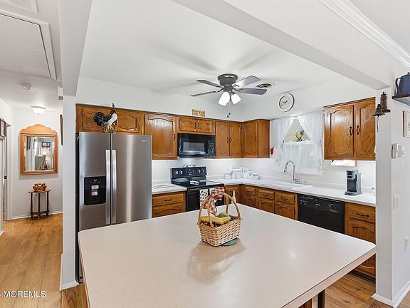 5th image of 144 Sunset Road #60