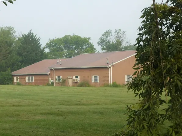 76 Reservoir Dr, Dover, PA 17315