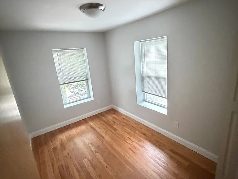 555 Winchester Ave — Photo 10