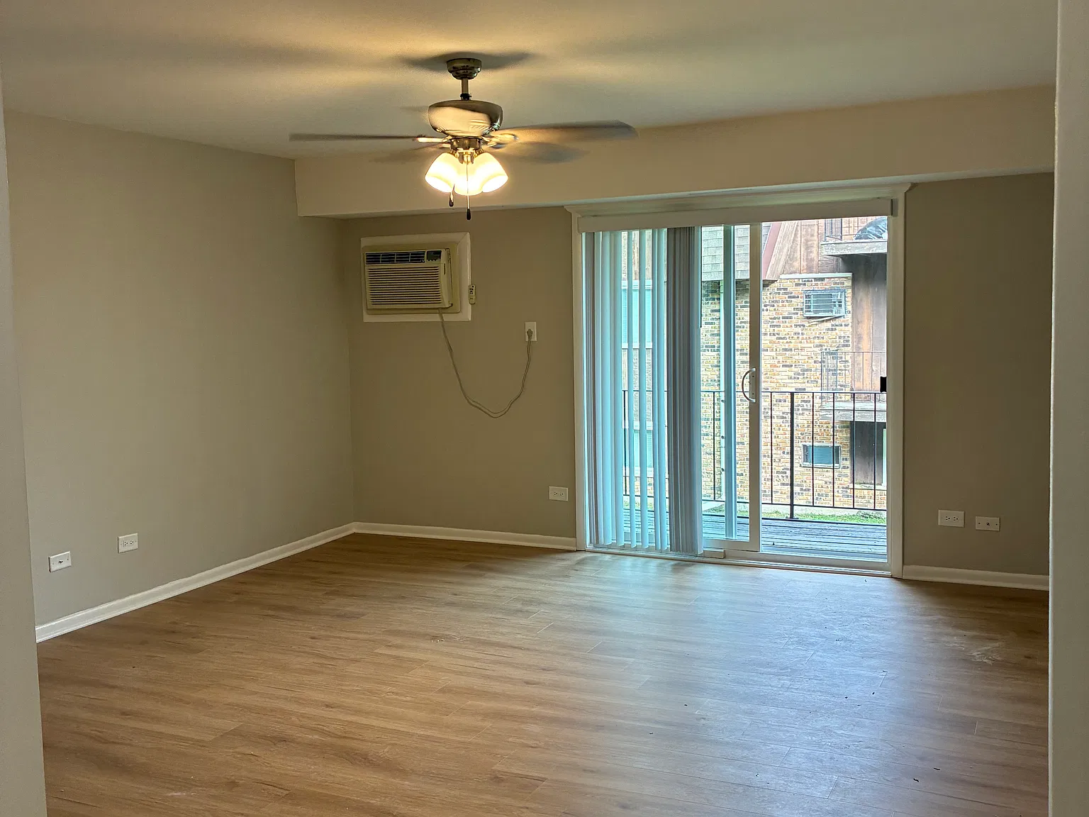 2 bed, 1000 sqft, $1,950 — Photo 1