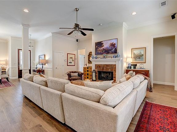 5th image of 213 Summer Place Cv