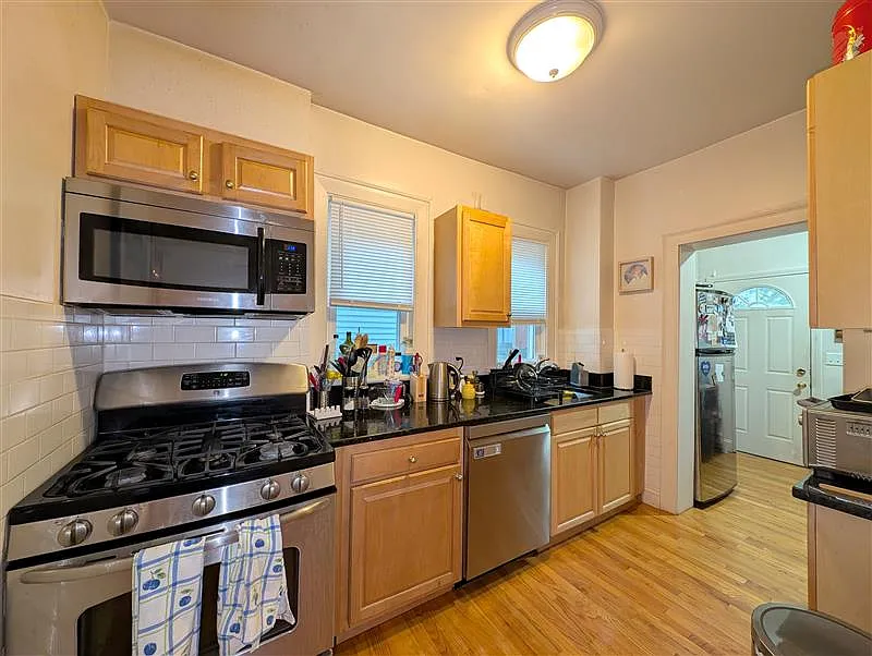 3 bed, 1100 sqft, $3,900 — Photo 1