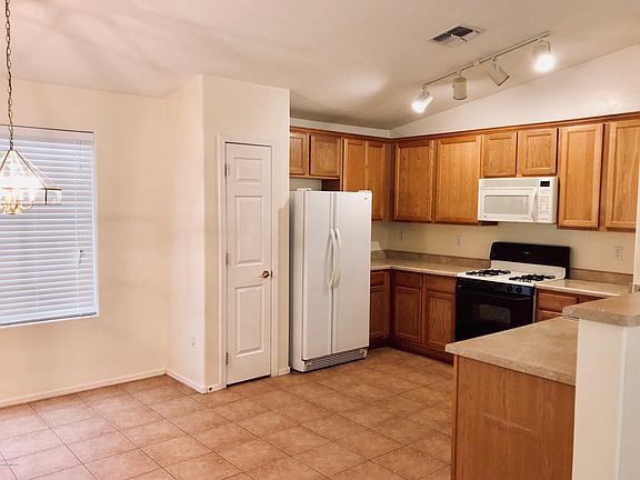 3rd image of 11063 W Willow Field Dr