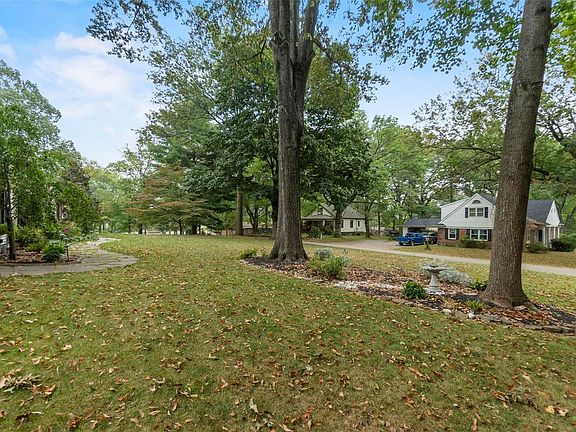 5th image of 2628 Maria Louise Ln