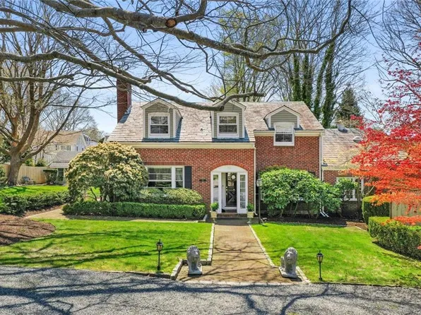 23 Bowery St, Newport, RI 02840