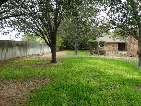 3rd image of 324 Broadmoor Dr