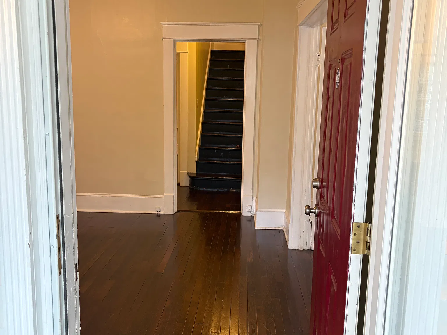 3 bed, 1320 sqft, $2,100 — Photo 2
