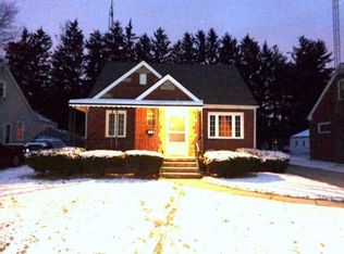 710 Highland Dr, Rossford, OH 43460