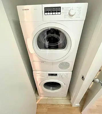 Rented by Manhattan Realty Group | media 9