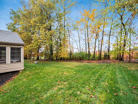 3rd image of 5690 Duddingston Dr