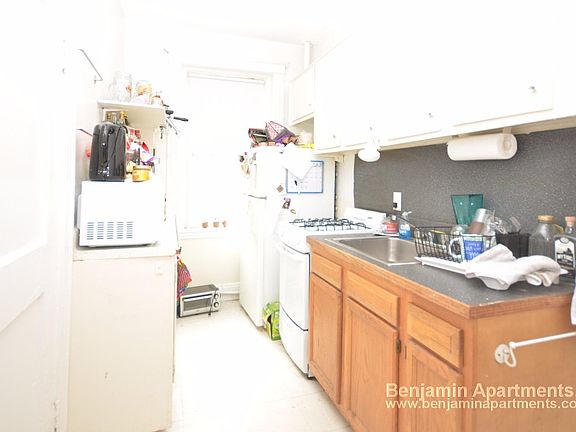 4th image of 9 Egremont Rd #18