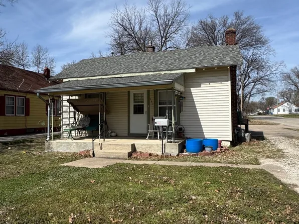 702 W Oak St, Chanute, KS 66720