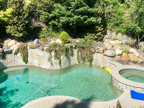 3rd image of 111 Laurelwood Dr