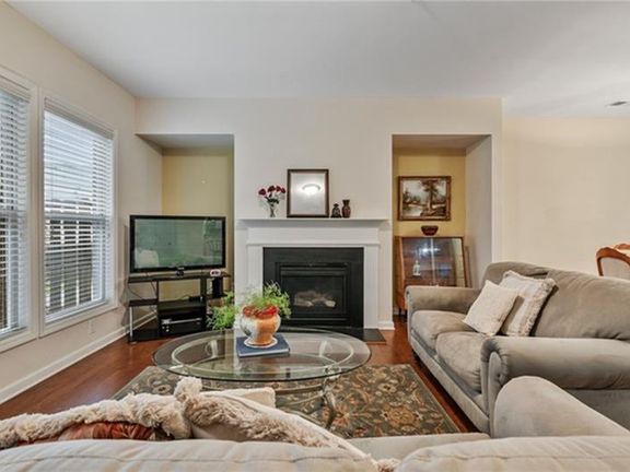 2nd image of 2124 Caswell Cir
