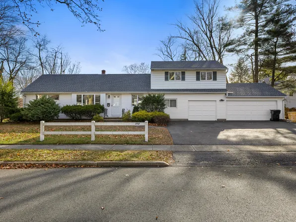 772 Arbor Rd, Paramus, NJ 07652