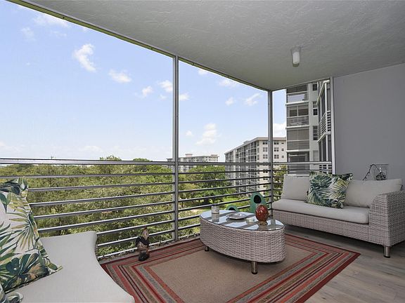 4th image of 625 Oaks Drive #705