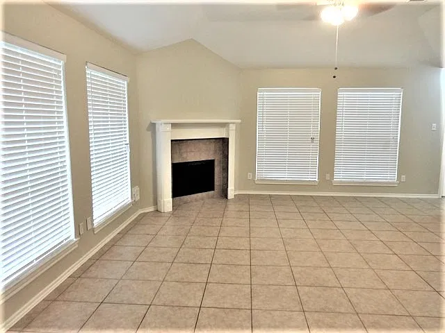 4 bed, 3.0 bath, 2392 sqft, $2,450 — Photo 4