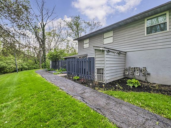 4th image of 717 Cherry Hollow Rd #B