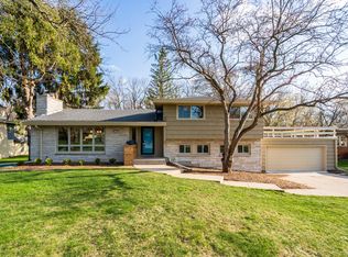 229 W Bergen Dr, Fox Pt, WI 53217