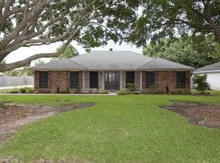 105 Tara Dr, Youngsville, LA 70592