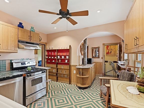 4th image of 5 Six Porter Cir