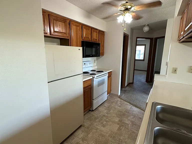 36 Plex - Village Green Apartments — Photo 14