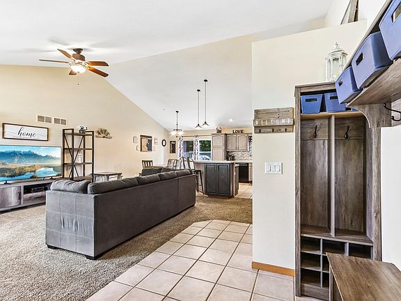 3rd image of 808 Hanksfield Pl