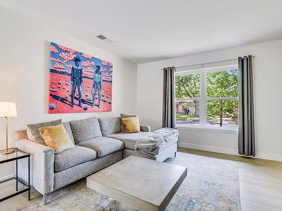 5th image of 1808 Forest Hill Dr