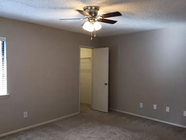 Master Bedroom w/walk-in closet